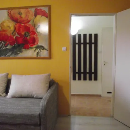 Gyongyi Apartman 아파트 페치