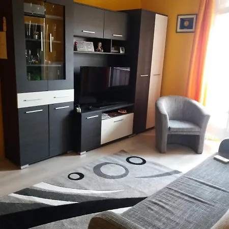 Gyongyi Apartman 아파트 페치